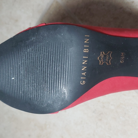 Red High Heels - Picture 6 of 10